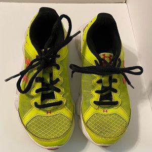 Yellow Under Armour Kids Assert 6 Shoes size 13K